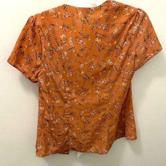 Unique Vintage Floral Blouse with Cream Trim - Picture 3 of 4